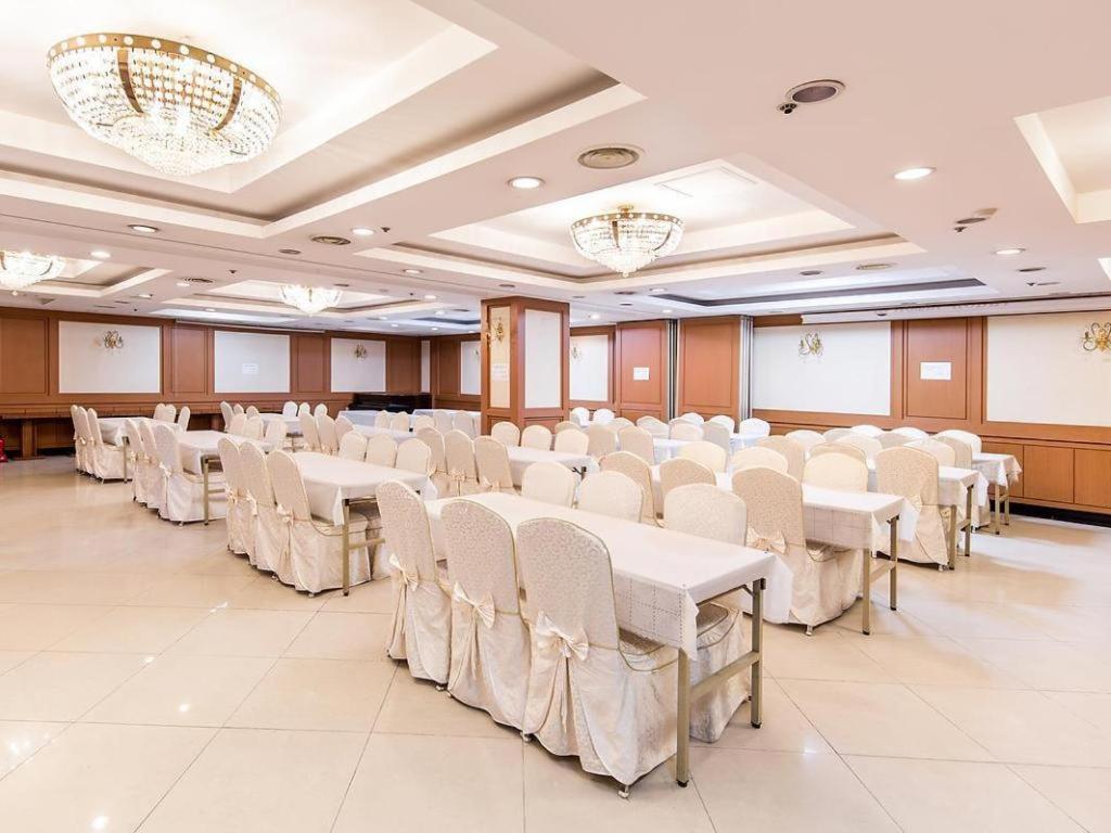 Korea Tourist Hotel Suwon Bagian luar foto